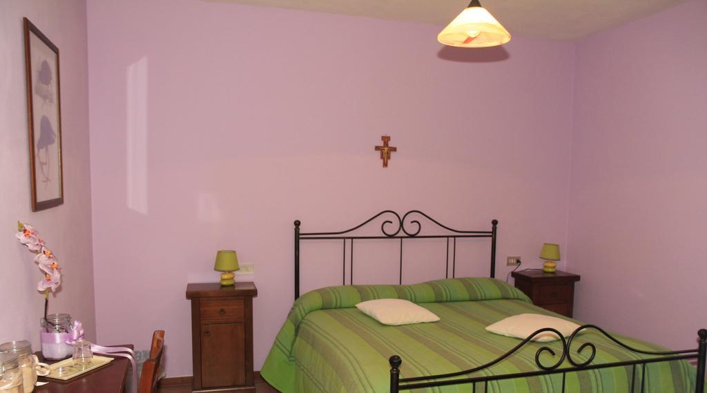Hotel La Quiete Assisi Rum bild